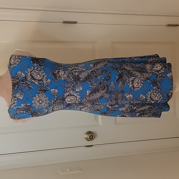 Perceptions Sleeveless Dress, Size 6P. Blue and Black - Picture 4 of 6